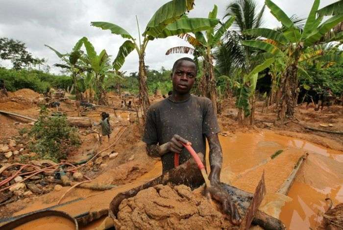 Як видобувають золото в Гані (34 фото)