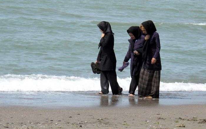 Жінки на пляжах Ірану (5 фото)