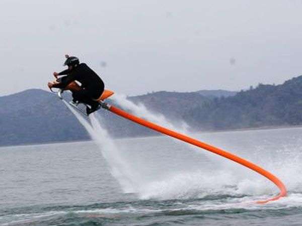 Іграшка для олігархів - літаючий водний мотоцикл (6 фото)