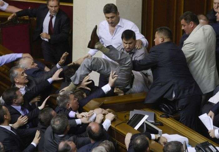 Масові бійки в українському парламенті (12 фото)