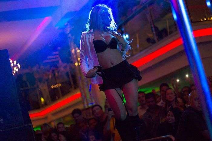 Новинки секс-індустрії на виставці в Каракасі (15 фото)