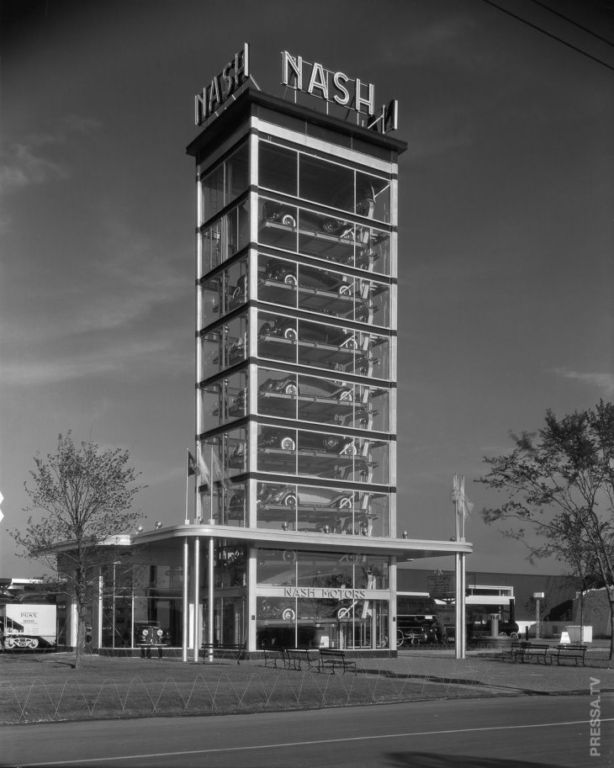 Экономия пространства: удивительные винтажные фотографии вертикальных парковок в 1920-х — 1950-е годах Интересное