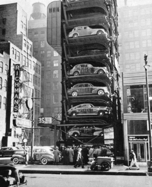 Экономия пространства: удивительные винтажные фотографии вертикальных парковок в 1920-х — 1950-е годах Интересное