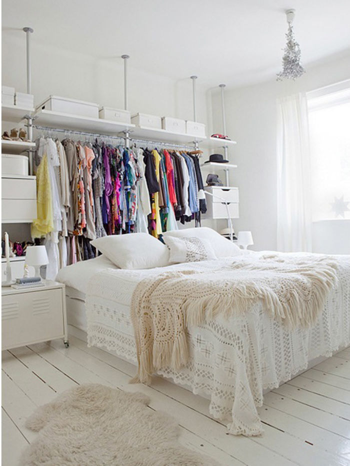 8 способов обустроить спальню без шкафов и гардеробной выдвижные ящики,комод,шкаф 