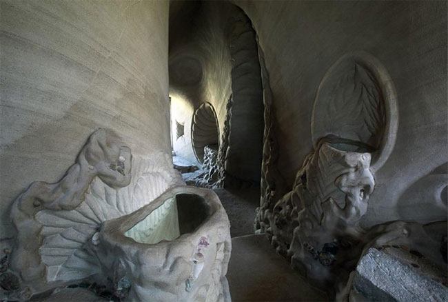 Этот художник 10 лет создавал уникальную пещеру. Вот результат 