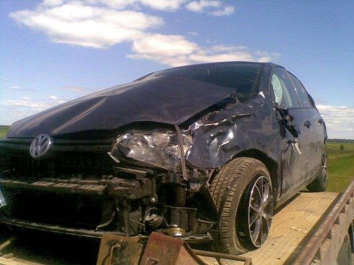 Водій асенізатора не помітив легковий автомобіль (5 фото + відео)