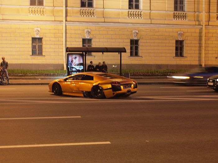 Розбите Lamborghini (3 фото)