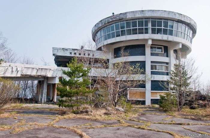 Покинутий музей вулканології в Японії (39 фото)