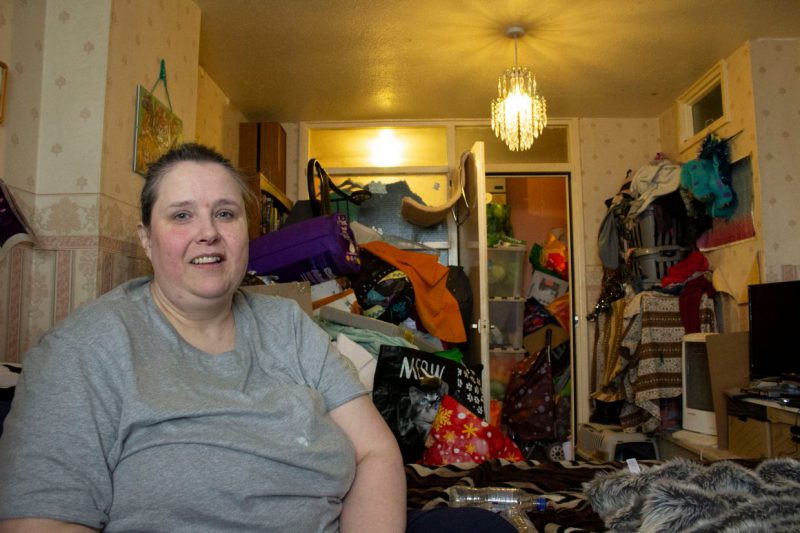 «Ад, в котором я живу»: вот во что британка-барахольщица превратила свой дом зверушки,живность,питомцы,Животные
