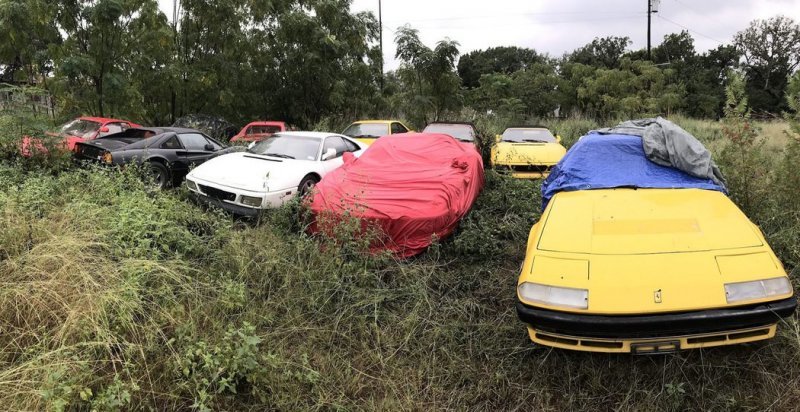 Частную коллекцию суперкаров Ferrari оставили гнить в поле   Интересное