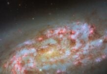 Хаотичне зореутворення в галактиці NGC 1792 виявлено Hubble