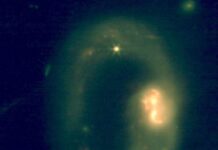 Teleskop Webb Menemukan Molekul Organik Tak Terduga di Inti Galaksi Jauh