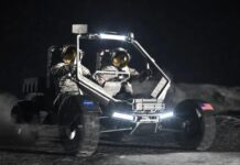 Лунная гонка NASA: три посадочных модуля, два ровера и отряд дронов